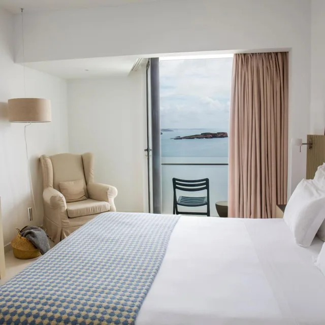 Room, Double Bed, Sea Front، Memmo Baleeira Hotel 1/5