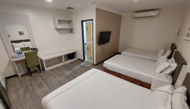 غرفة عائلية بسريرين كوين وسريرين منفصلين، Angsoka Hotel Teluk Intan 1/1