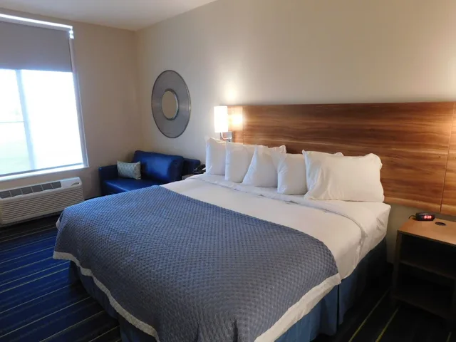 غرفة بسرير كينج لذوي الإعاقة، Days Inn & Suites by Wyndham Kearney 2/7