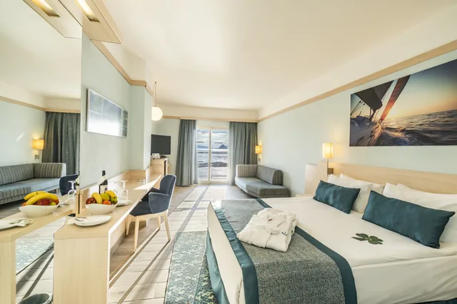 غرفة قياسية بسريرين منفصلين بإطلالة على المسبح، La Blanche Resort and Spa 4/10