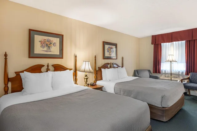 Room, 2 Queen Beds, Pet Friendly, Quality Inn Gettysburg Motor 1/5