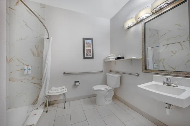 Room, 2 Queen Beds, Accessible, Comfort Inn Goshen, IN 6/6