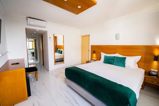 جناح عائلي بثلاثة أسرّة وسرير كوين بغرفتي نوم مع أريكة، Argana Hotel 4/10