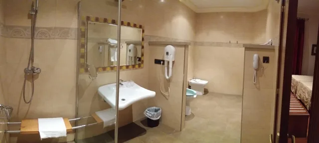 Room, Twin Beds, Accessible, Hotel Palacio De La Magdalena 8/10
