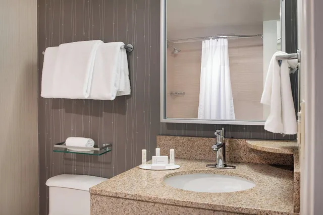 Room, 2 Queen Beds, Accessible, Courtyard By Marriott Richmond Berkeley 2/3