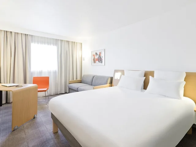 Standard, Double Bed, Sofa, Novotel Paris Nord Expo Aulnay 4/10