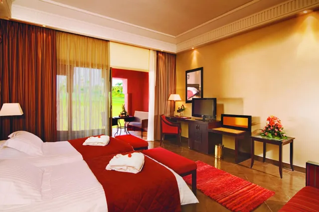 غرفة بريميوم بسرير كينج بإطلالة على الحديقة، Kenzi Menara Palace 3/5