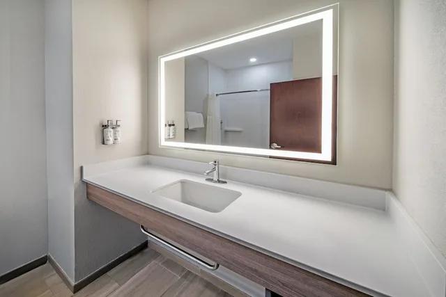 Standard, 2 Queen Beds, Holiday Inn Express Hotel Suites Henderson Traffic Star 4/4