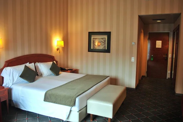 غرفة ثلاثية بشرفة مع أريكة، Hotel De La Paix 1/5