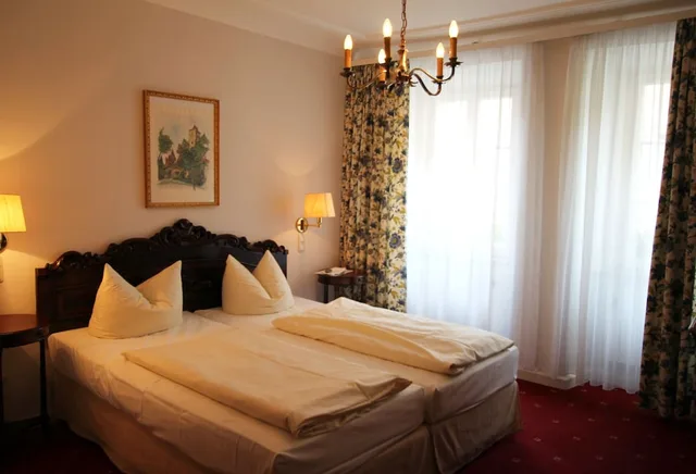 غرفة أساسية بسريرين منفصلين، Hotel Goldener Hirsch 4/10