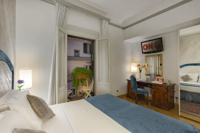غرفة بسريرين منفصلين بشرفة، Rivoli Boutique Hotel 1/10