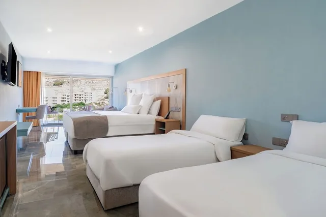 غرفة رباعية بسرير كينج وسرير فردي، Reef Hotel & Spa 1/7