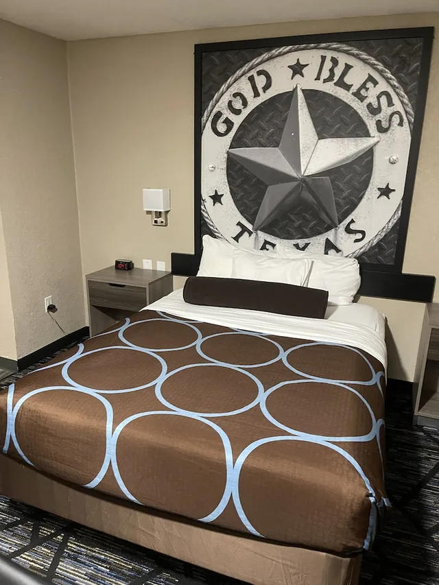 غرفة قياسية بسرير كوين، Super 8 by Wyndham San Antonio Downtown NE 3/5