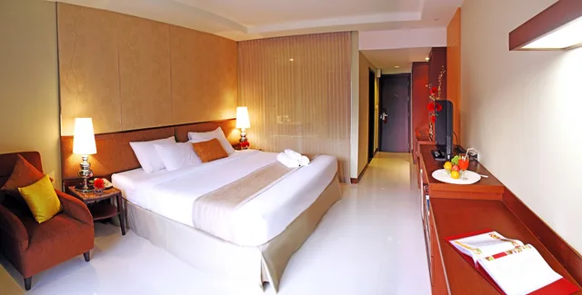 Deluxe Room, Intimate Hotel 4/10