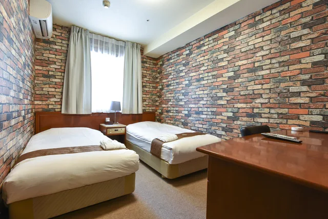 غرفة بسريرين منفصلين وسريرين فرديين، New Osaka Hotel Shinsaibashi 8/10