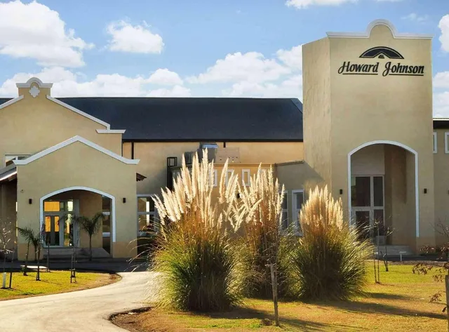 غرفة بسرير كينج لذوي الإعاقة، Howard Johnson Hotel Pergamino 1/1