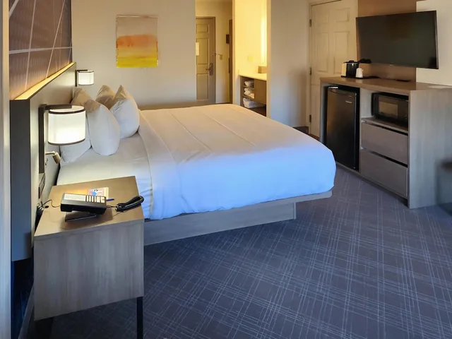 غرفة بسرير كينج لذوي الإعاقة، Summerset Hotel and Suites Rapid City West 3/7