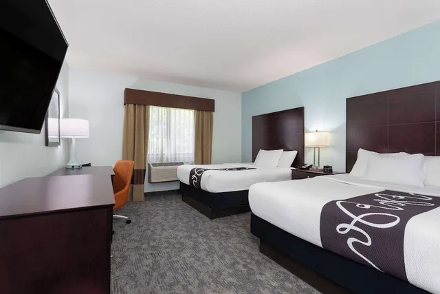 Room, 2 Queen Beds, Lake View, La Quinta Inn & Suites by Wyndham Bonita Springs Naples N. 1/9