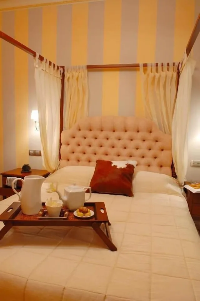 جناح جونيور، Olympic Hotel 1/10