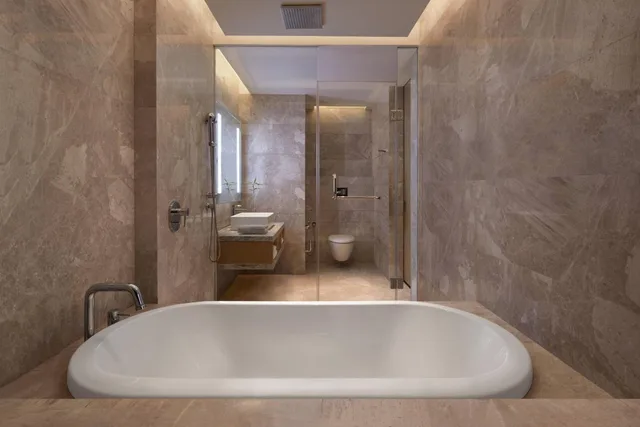 جناح بسرير كينج مع دخول صالة النادي، Renaissance Dhaka Gulshan Hotel 6/6