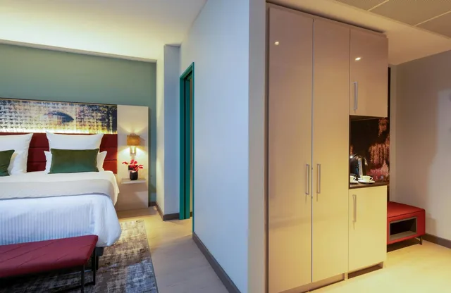 جناح جونيور بسرير كينج مع أريكة، Leonardo Hotel Augsburg 1/4