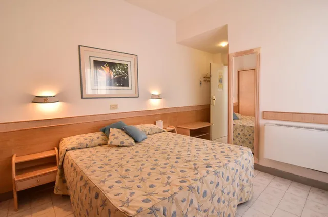 غرفة بسرير مزدوج أو سريرين منفصلين، Aurora Hotel & Suites Sul Mare 4/7
