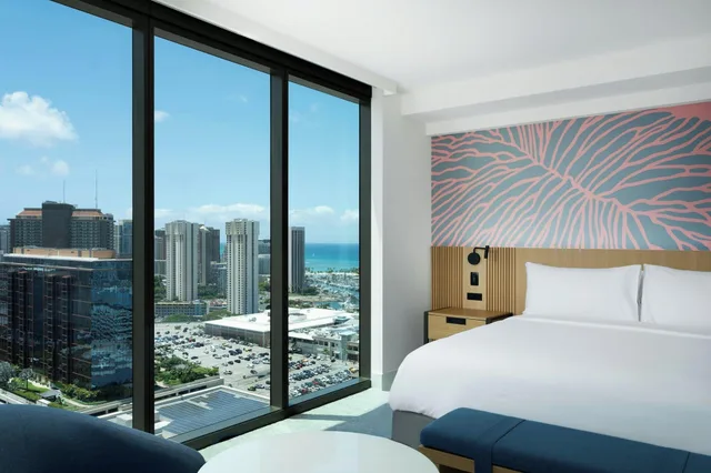 جناح بغرفة نوم واحدة بإطلالة جزئية على البحر، Renaissance Honolulu Hotel & Spa 1/2
