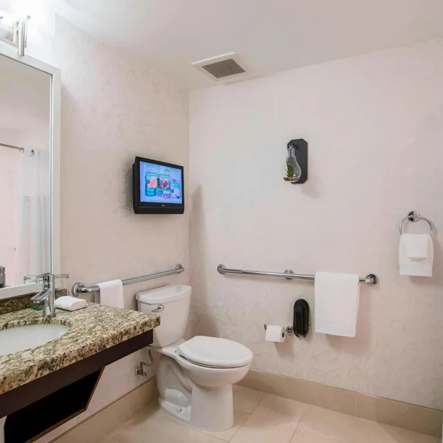 Room, 2 Queen Beds, Concierge Level، Renaissance Raleigh North Hills Hotel 6/8