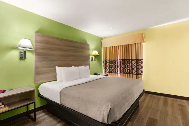 Standard, King Bed, Pet Friendly, Quality Inn Bay City TX 1/3