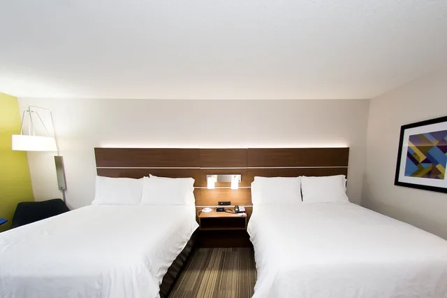 غرفة قياسية بسريرين كوين لذوي الإعاقة، Holiday Inn Express Hotel And Suites Statesville 3/8