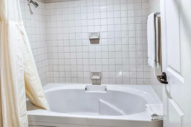 2 Bedrooms, Suite, King Bed, 2 King Beds, Sofa, Hilton Vacation Club Varsity Club Tucson 10/10