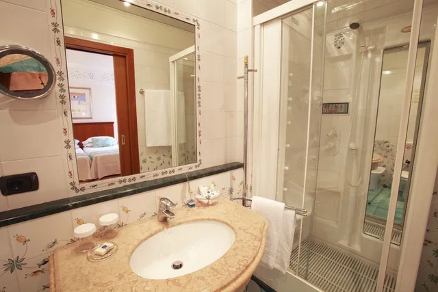 Standard, King Bed, Hotel Firenze (ex Best Western) 6/7