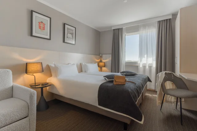 غرفة ثلاثية، Everness Hotel and Resort 4/9