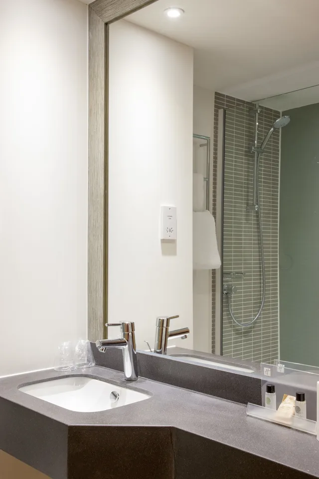 غرفة بريميوم بسرير مزدوج مع أريكة، Holiday Inn Norwich 2/3