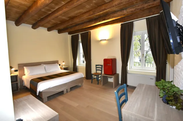 غرفة بسريرين منفصلين بإطلالة على الحديقة، Country House Le Palazzole 1/6