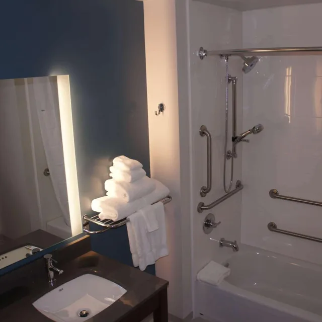 غرفة ديلوكس بسرير كوين لذوي الإعاقة، La Quinta Inn & Suites by Wyndham Littleton 2/4