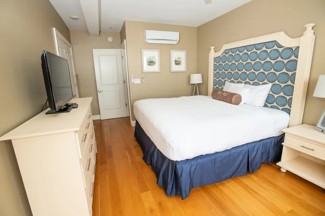 3 Bedrooms, Deluxe, Suite, 1 King and 2 Queen Beds, Sofa, Capital Resorts 84 Main 1/10