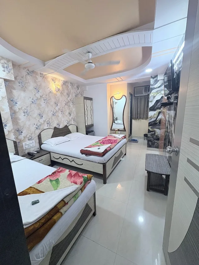 غرفة ثلاثية بسرير مزدوج وسرير فردي، Hotel Broadway Colaba Mumbai 8/10