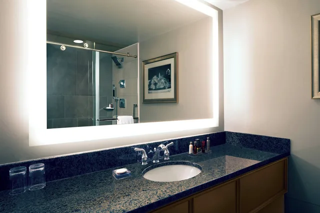 Executive, Double Bed, Kansas City Marriott Country Club Plaza 3/4