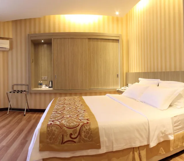 Room, Twin Beds, Mandarin Hotel 3/3