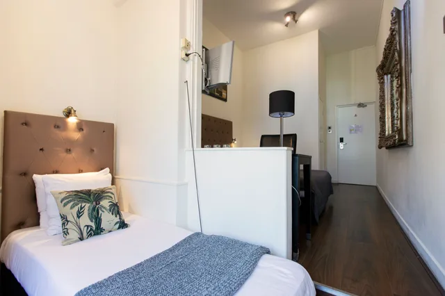 غرفة قياسية ثلاثية، Quentin England Hotel 9/10