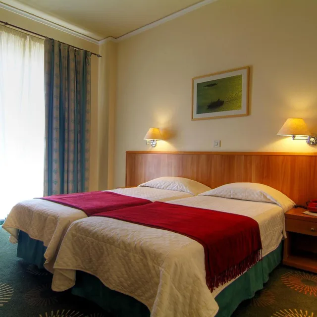 غرفة ثلاثية، Kalafati Hotel Itea 2/5