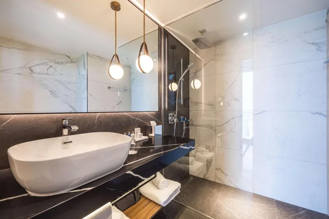 غرفة بريميوم ركنية، Radisson Blu Hotel at Porsche Design Tower Stuttgart 7/10