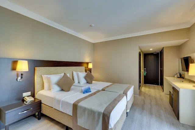 غرفة قياسية بسريرين منفصلين بإطلالة على المدينة، Faros Premium Beach - Adults Only (16+) 2/5