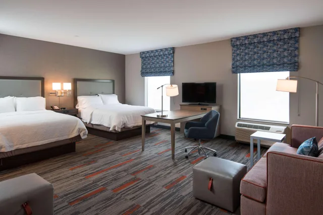 استوديو بسريرين كوين مع أريكة لذوي الإعاقة، Hampton Inn Suites Wisconsin Dells Lake Delton 2/3