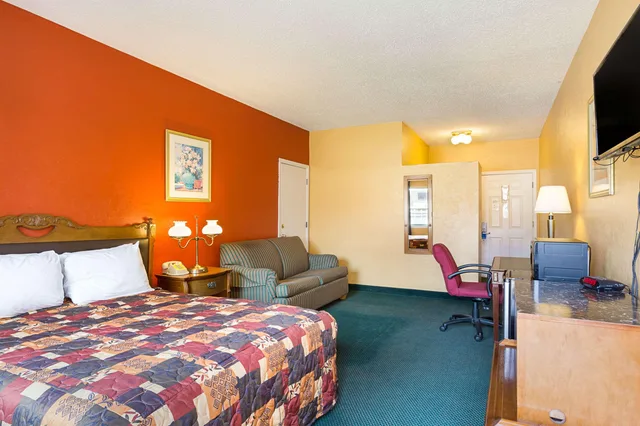 جناح بسرير كوين، Rodeway Inn Roswell West 1/5