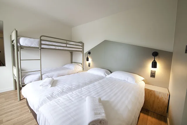 غرفة رباعية بسريرين منفصلين وسرير بطابقين، Brit Hotel Arverne - Clermont Sud 2/3