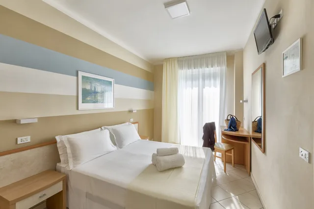 غرفة بسريرين منفصلين بإطلالة جزئية على البحر، Hotel La Residenza 1/2