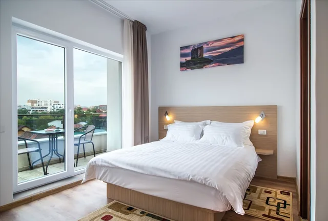 غرفة قياسية بسرير مزدوج بشرفة، Residence Il Lago 1/3