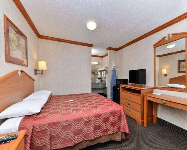 غرفة بسرير كوين، Econo Lodge Killeen, TX 1/2